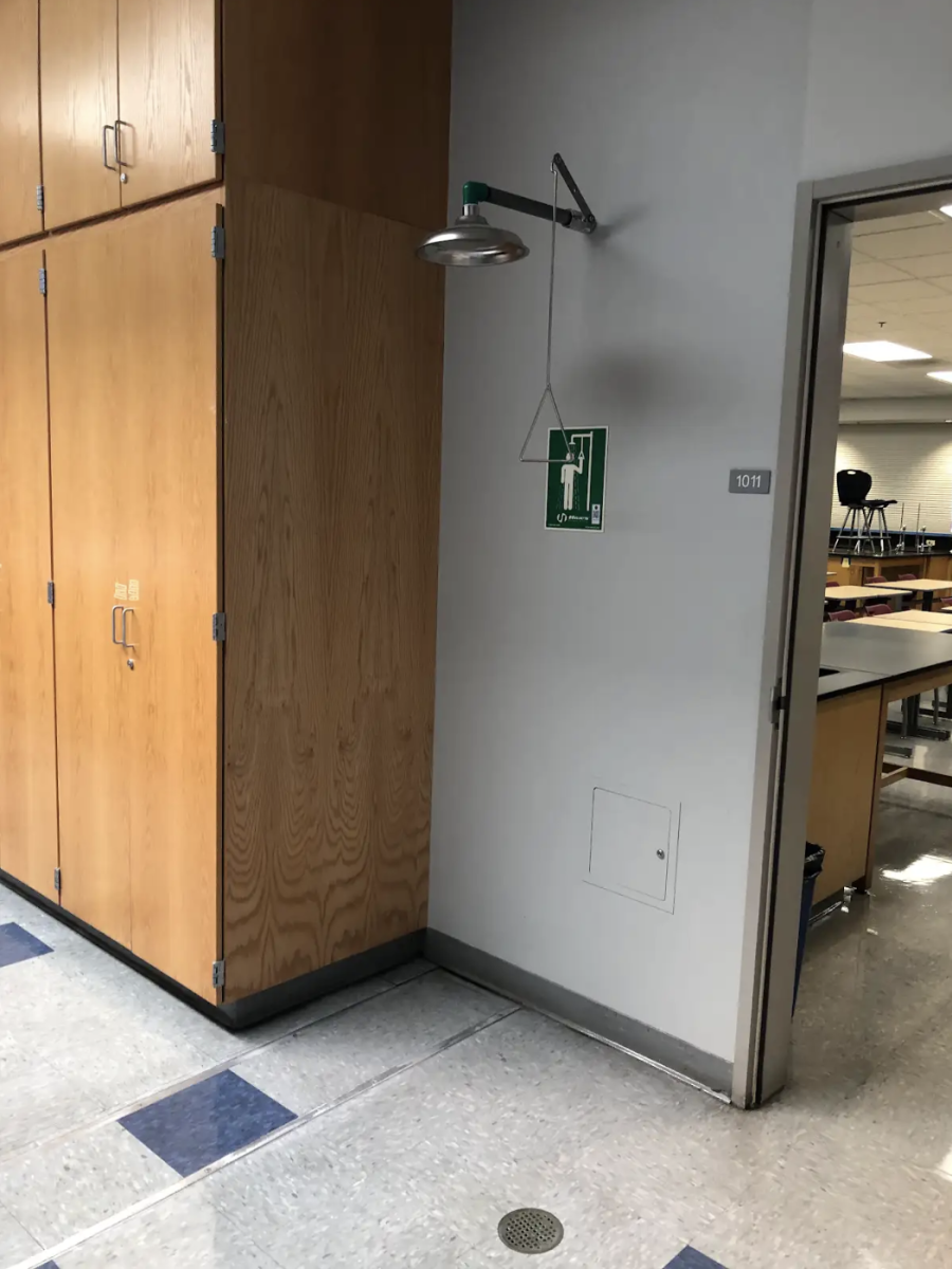 Out of the five chemical showers in the science hall, this chemical shower lies outside chemistry teacher Kathy Nakamatsu’s classroom.